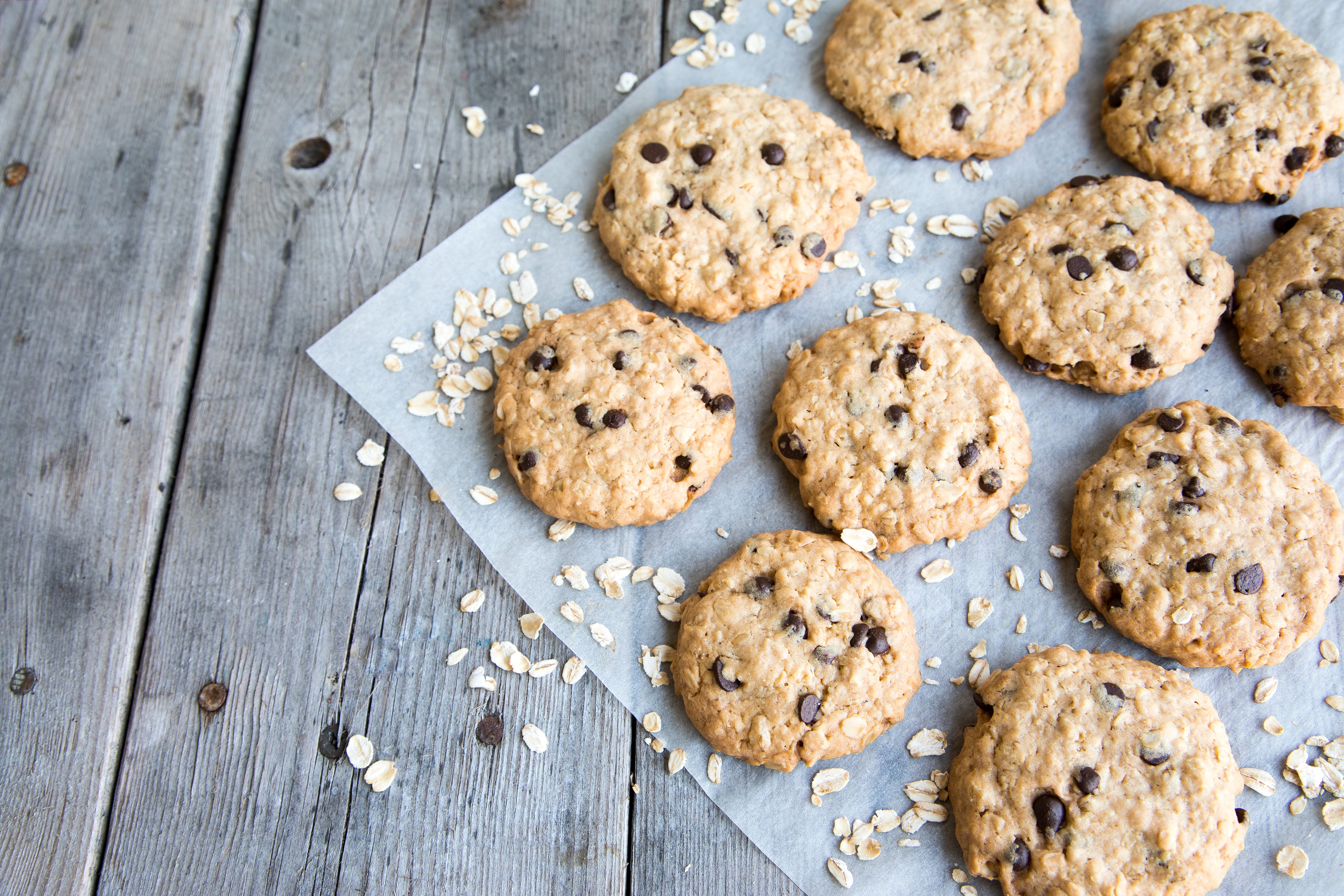 Gluten-Free Almond Flour Oatmeal Chocolate Chip Cookies